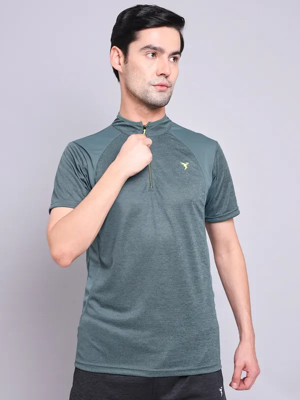 Men Melange Slim Fit Mock Neck T-shirt with TECHNO COOL+