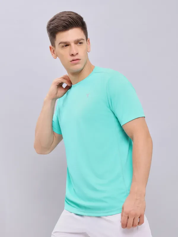 Men Solid Slim Fit Crew Neck T-shirt with TECHNO COOL+
