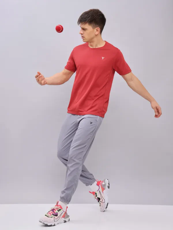 Men Solid Slim Fit Crew Neck T-shirt with TECHNO COOL+