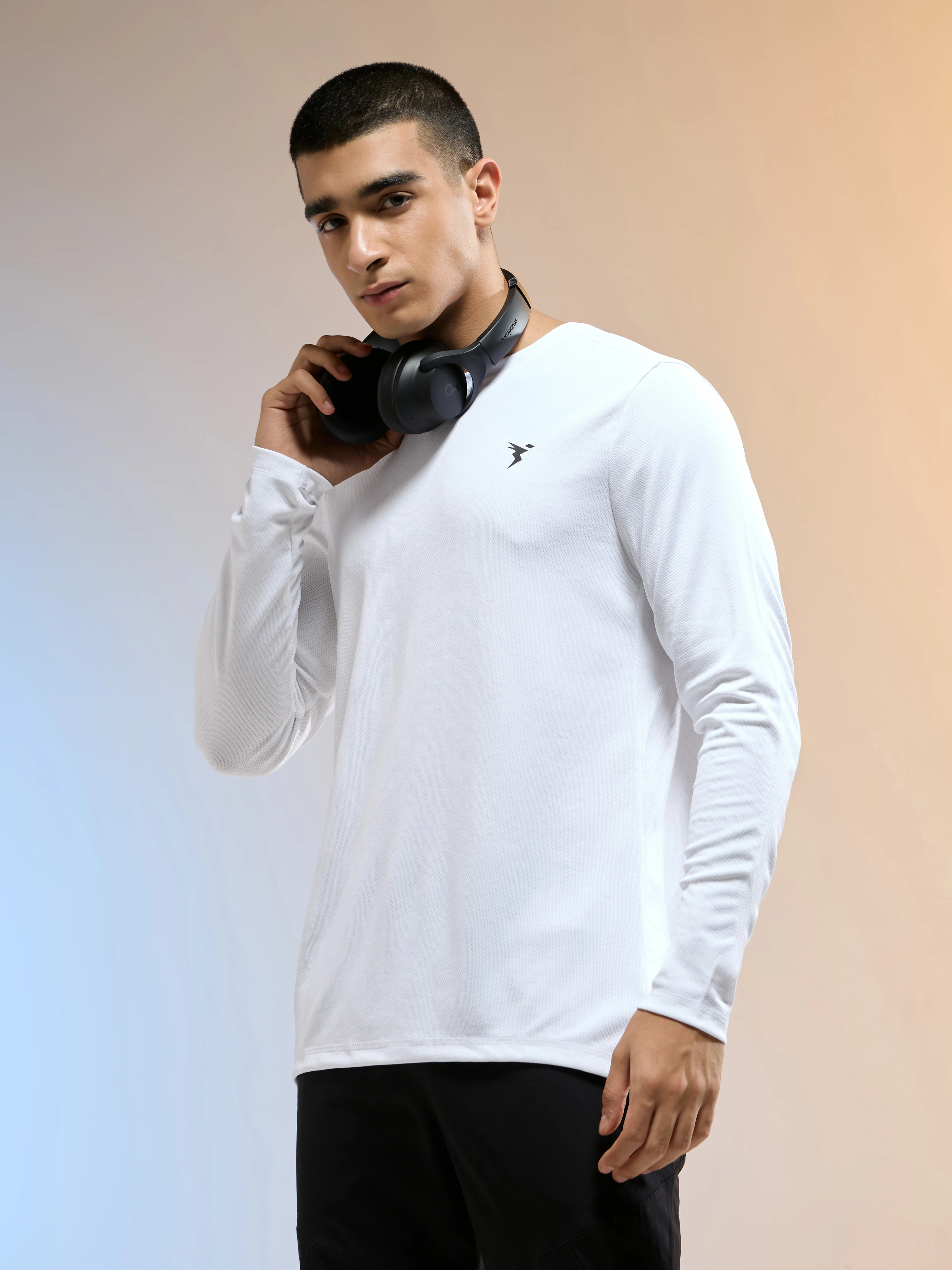 Men Solid Slim Fit Crew Neck T-shirt with TECHNO COOL+