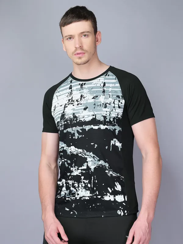 Men Stripe Slim Fit Crew Neck T-shirt with TECHNO COOL