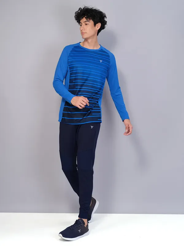 Men Geometric Slim Fit Crew Neck T-shirt with TECHNO COOL - Image 2