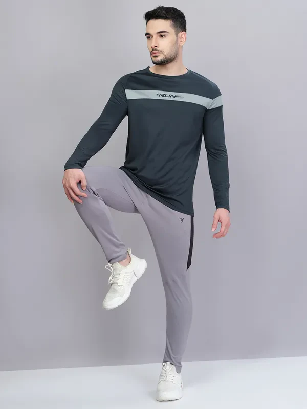 Men Colorblock Slim Fit Crew Neck T-shirt with TECHNO COOL+ - Image 4