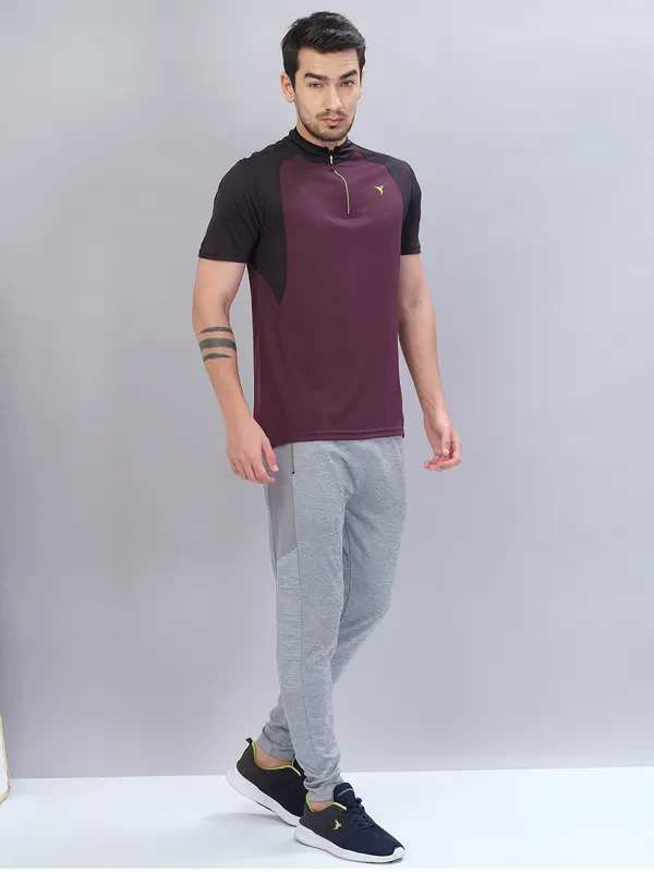 Men Colorblock Slim Fit Mock Neck T-shirt with TECHNO COOL+ - Image 4