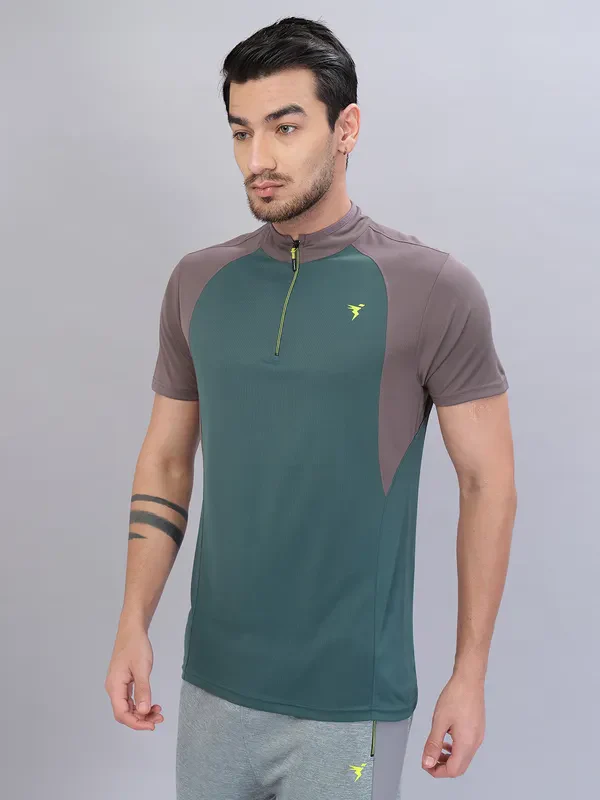 Men Colorblock Slim Fit Mock Neck T-shirt with TECHNO COOL+