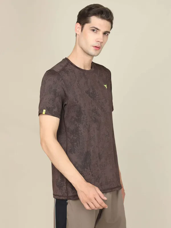 Men Jacquard Slim Fit Crew Neck T-shirt with DOUBLE COOL - Image 4