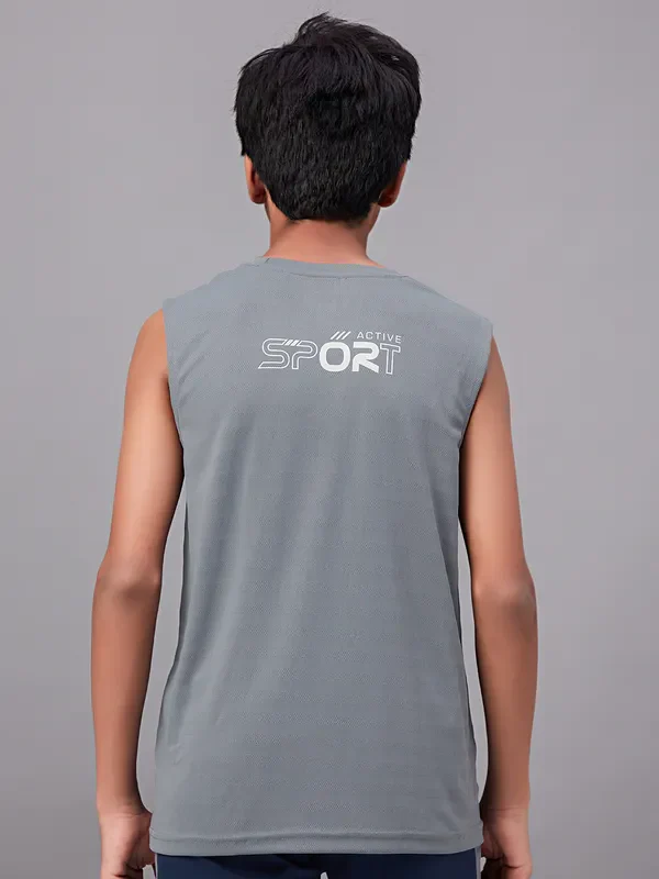 Boys Colorblock Slim Fit Crew Neck T-shirt with TECHNO GUARD - Image 3