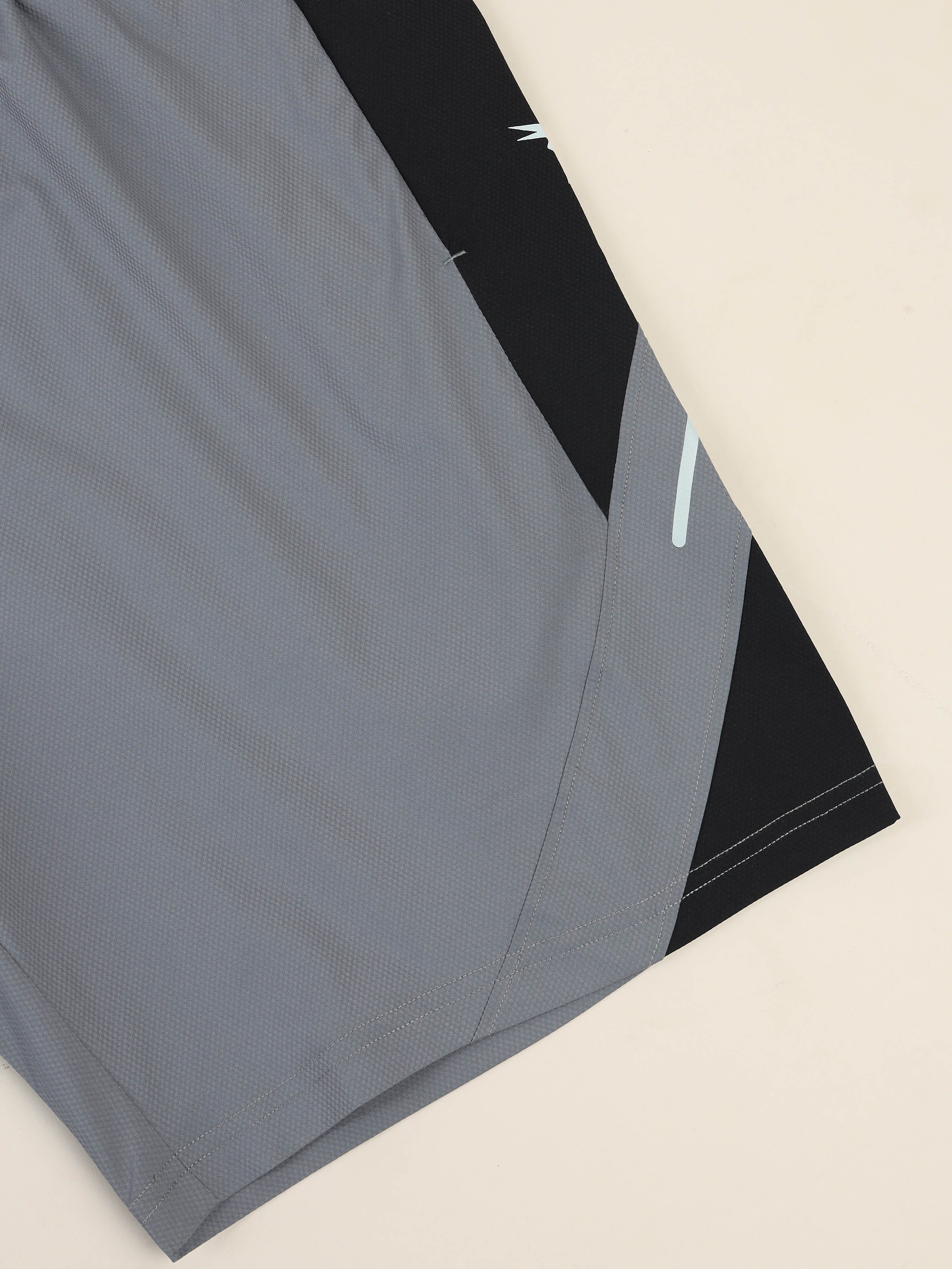 Men Colorblock Slim Fit Shorts with Lytra - Image 8