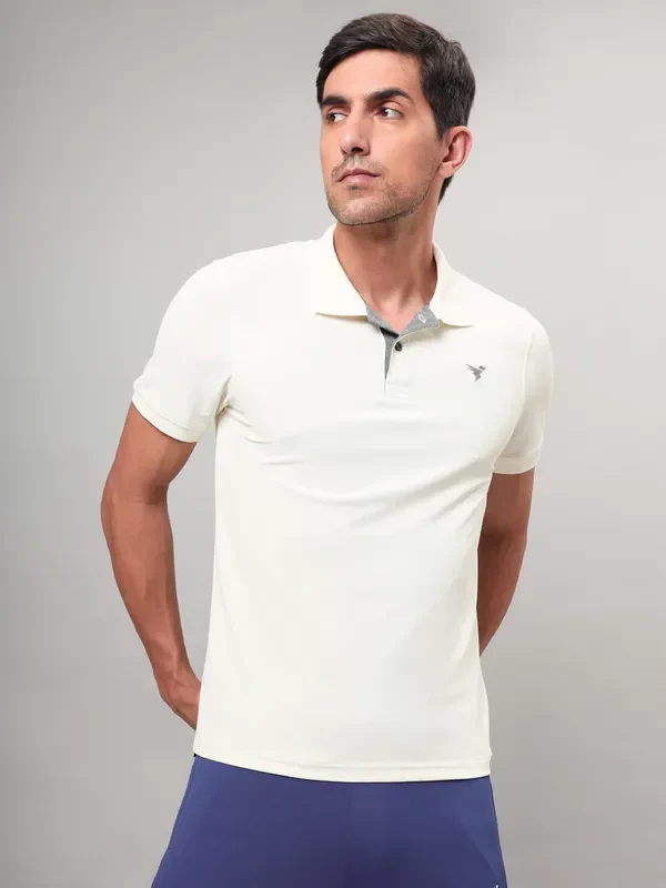 Men Solid Slim Fit Polo T-shirt with MATPIQ