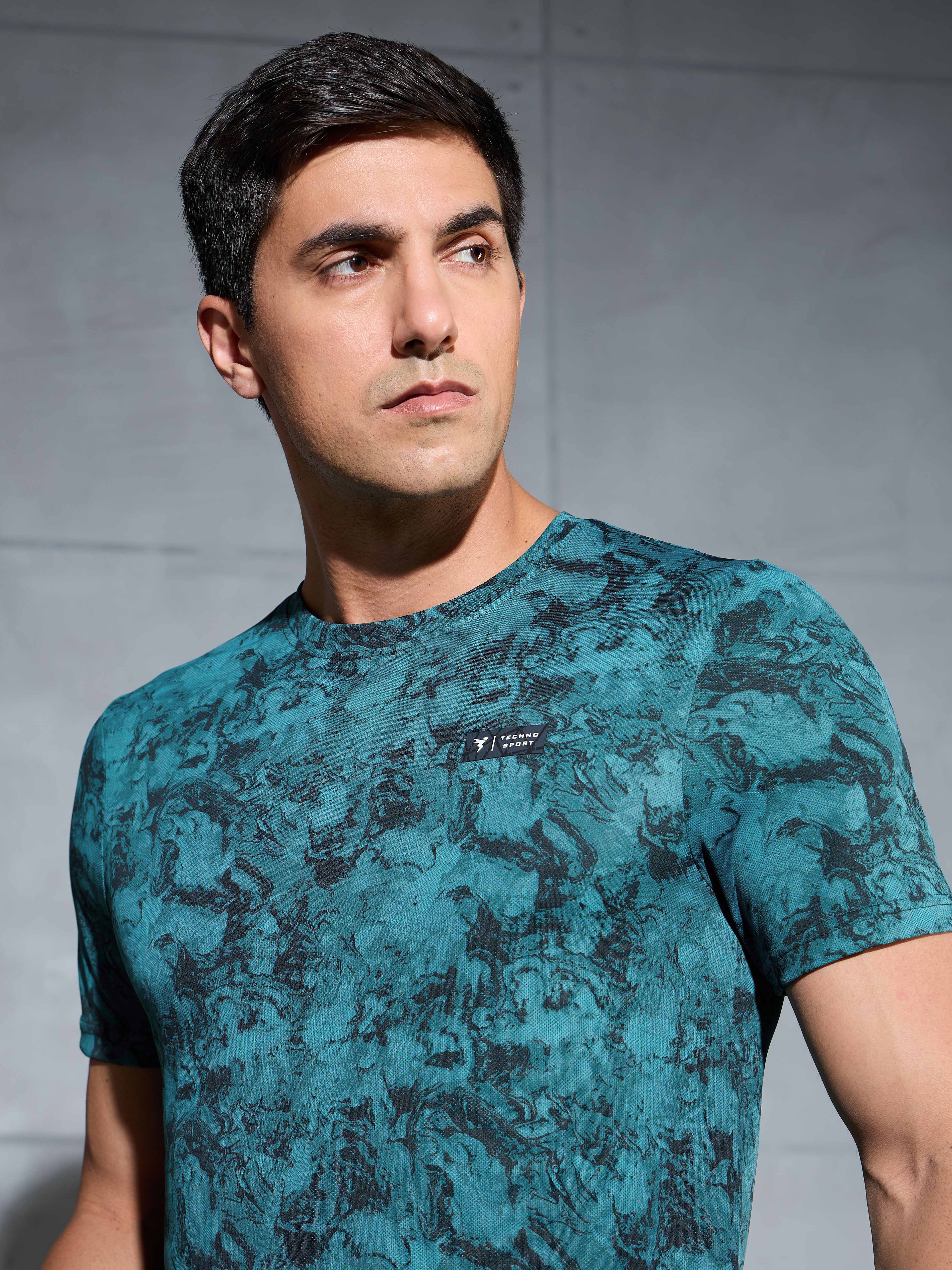 Men Abstract Print Slim Fit Crew Neck T-shirt with TECHNO COOL+ - Image 5