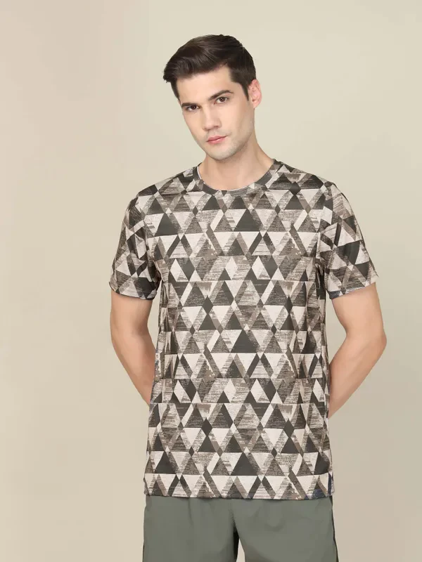 Men Abstract Print Slim Fit Crew Neck T-shirt with TECHNO COOL+ - Image 3
