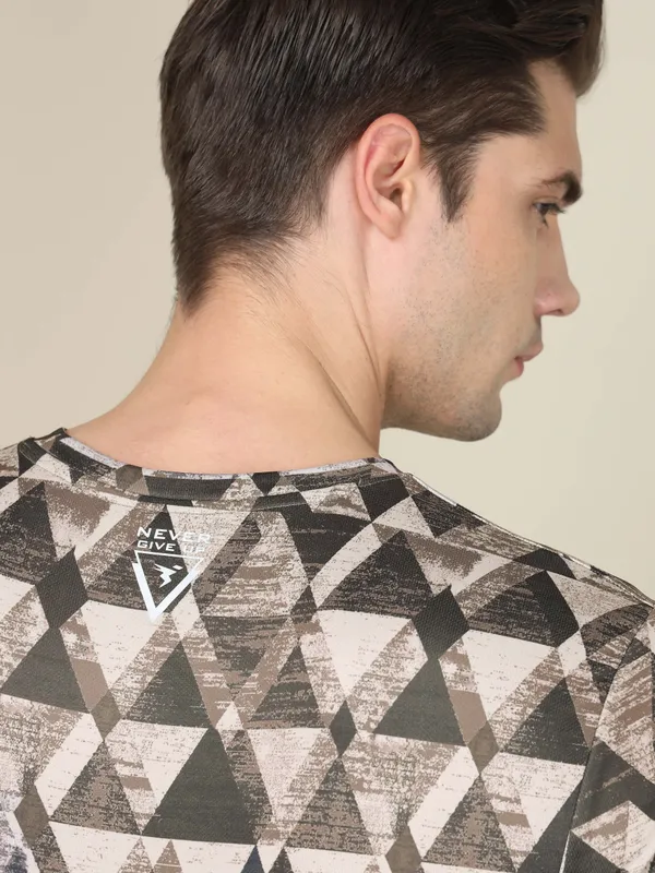 Men Abstract Print Slim Fit Crew Neck T-shirt with TECHNO COOL+ - Image 8