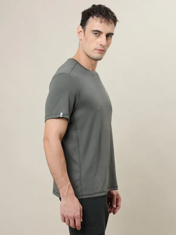 Men Solid Slim Fit Crew Neck T-shirt with TECHNO COOL+ - Image 3