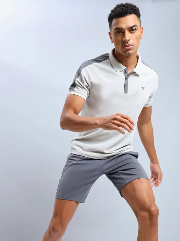 Men Colorblock Slim Fit Polo T-shirt with MATPIQ - Image 10