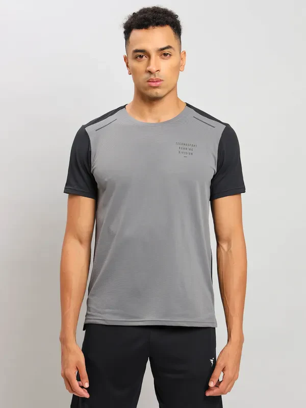 Men Solid Slim Fit Crew Neck T-shirt with ELASTO PLUS - Image 8