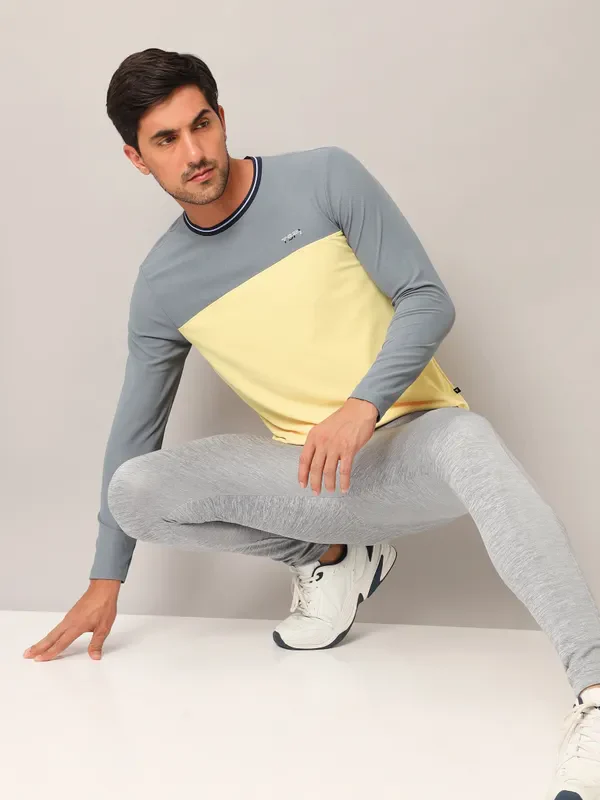 Men Colorblock Slim Fit Crew Neck T-shirt with MATPIQ - Image 2