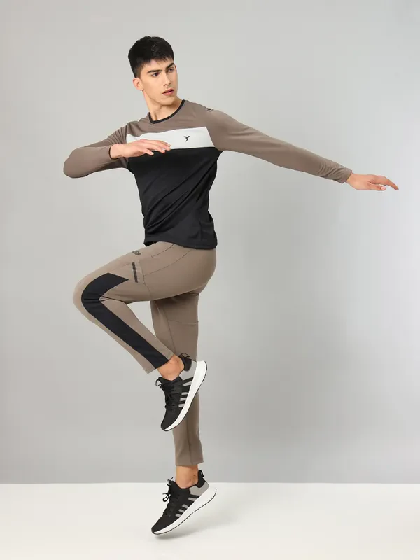 Men Colorblock Slim Fit Crew Neck T-shirt with MATPIQ - Image 5