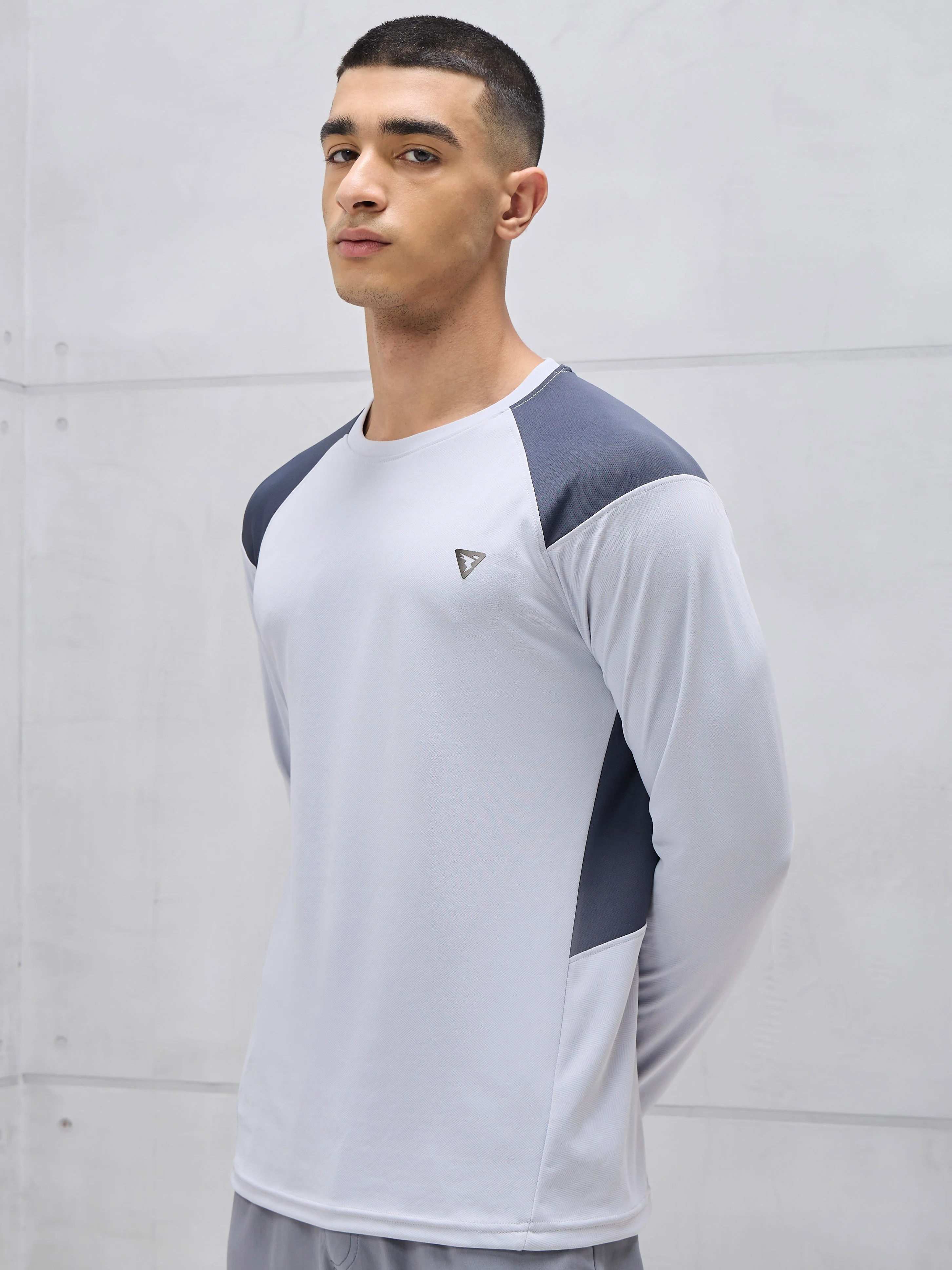 Men Colorblock Slim Fit Crew Neck T-shirt with TECHNO COOL+ - Image 3