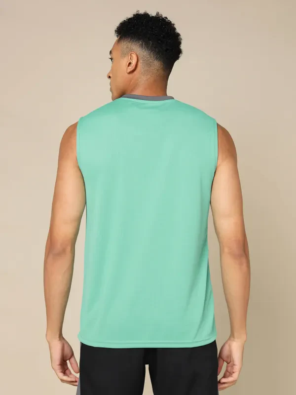 Men Colorblock Slim Fit Crew Neck Innerwear Vest with TECHNO COOL+ - Image 2