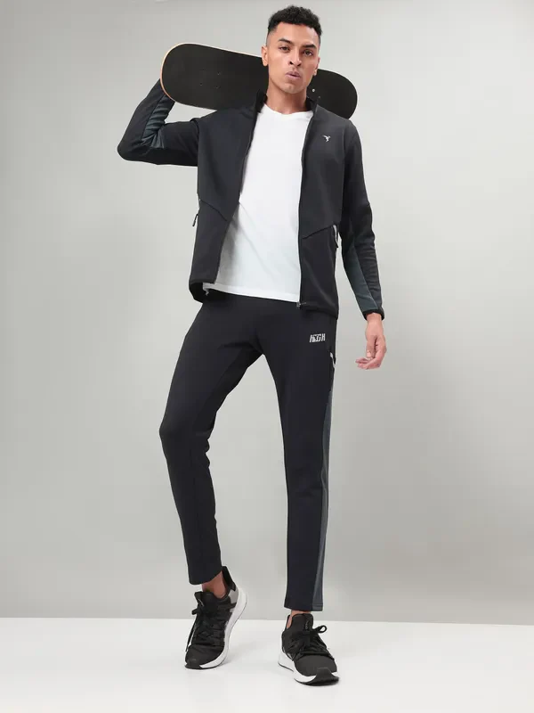 Men Colorblock Relax Fit Trackpants with ELASTO PLUS - Image 5