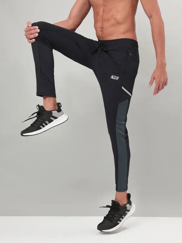 Men Colorblock Relax Fit Trackpants with ELASTO PLUS - Image 6