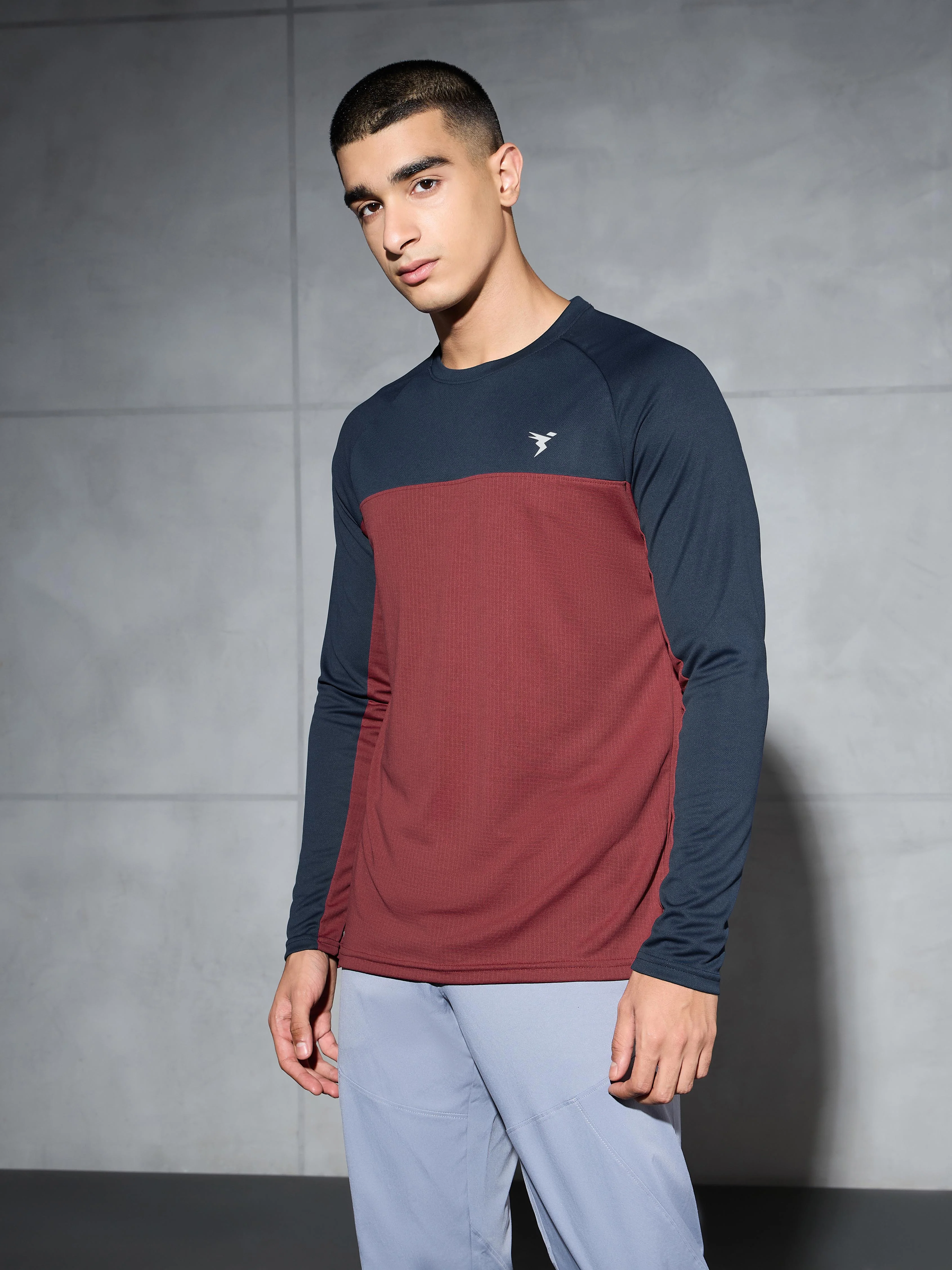 Men Colorblock Slim Fit Crew Neck T-shirt with TECHNO COOL+ - Image 4