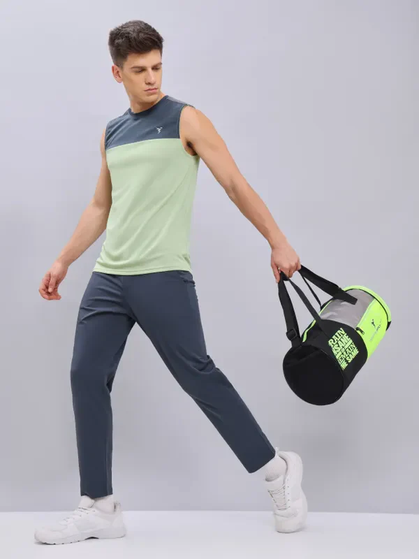 Men Colorblock Slim Fit Crew Neck Innerwear Vest with TECHNO COOL+ - Image 2