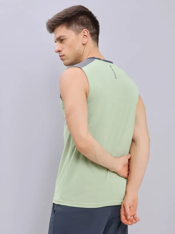 Men Colorblock Slim Fit Crew Neck Innerwear Vest with TECHNO COOL+ - Image 3