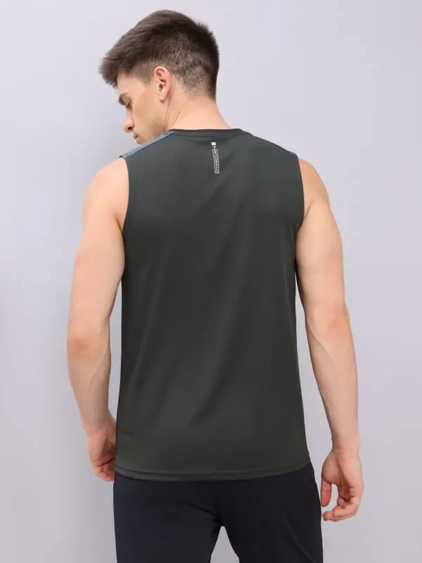 Men Colorblock Slim Fit Crew Neck Innerwear Vest with TECHNO COOL+ - Image 3