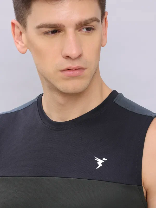 Men Colorblock Slim Fit Crew Neck Innerwear Vest with TECHNO COOL+ - Image 5