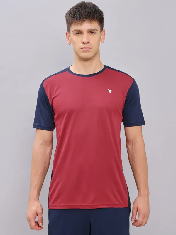 Men Colorblock Slim Fit Crew Neck T-shirt with TECHNO COOL+