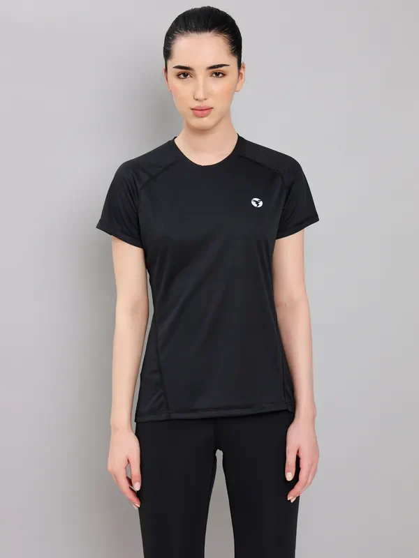 Women Solid Slim Fit Crew Neck T-shirt with TECHNO COOL+
