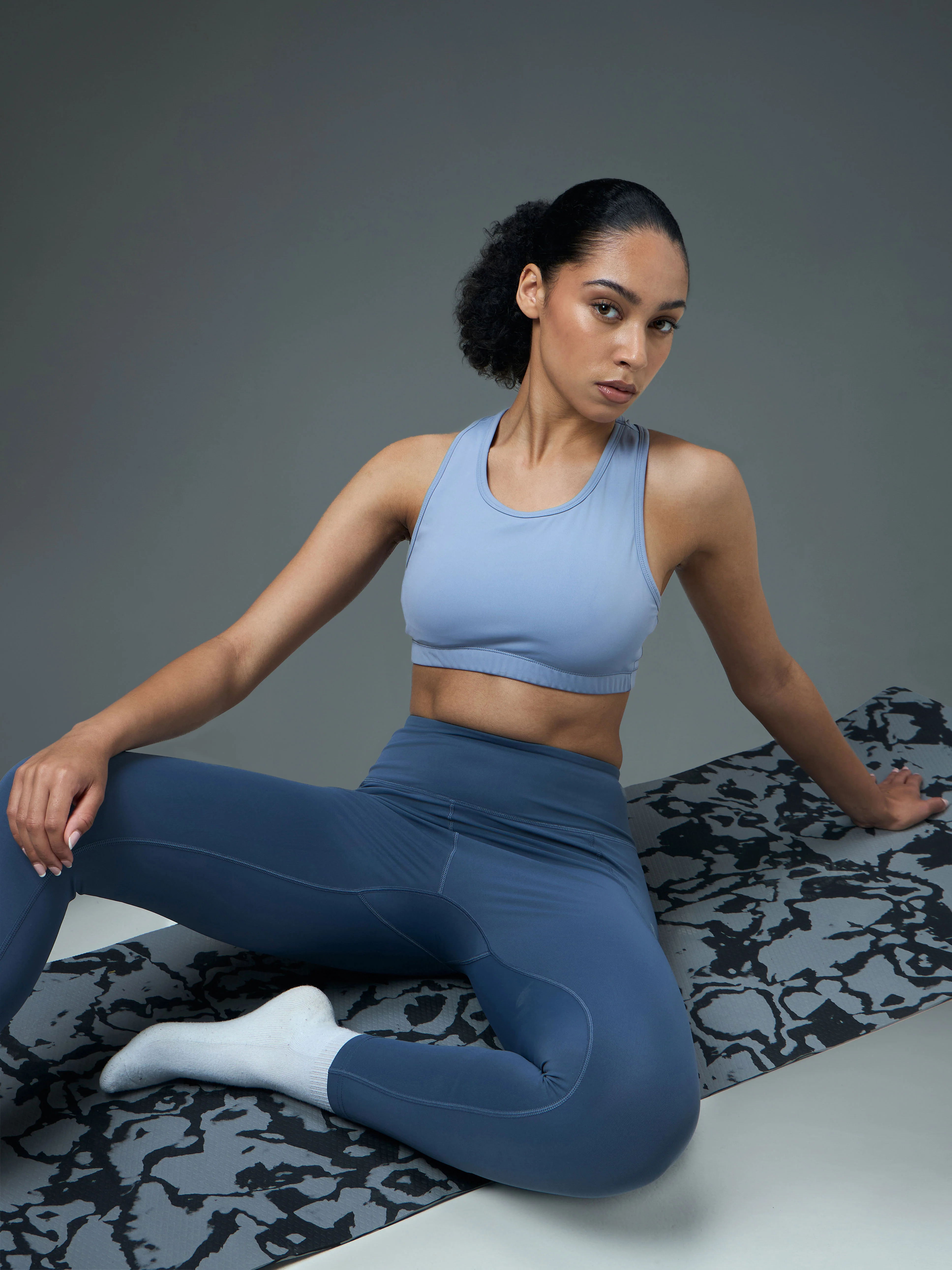 Women Slim Fit Scoop Neck Sports Bra with ELASTO PLUS for Training - Image 7